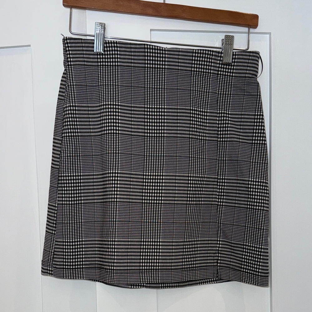 TOP  SHOP- Black and White Plaid Mini  Skirt